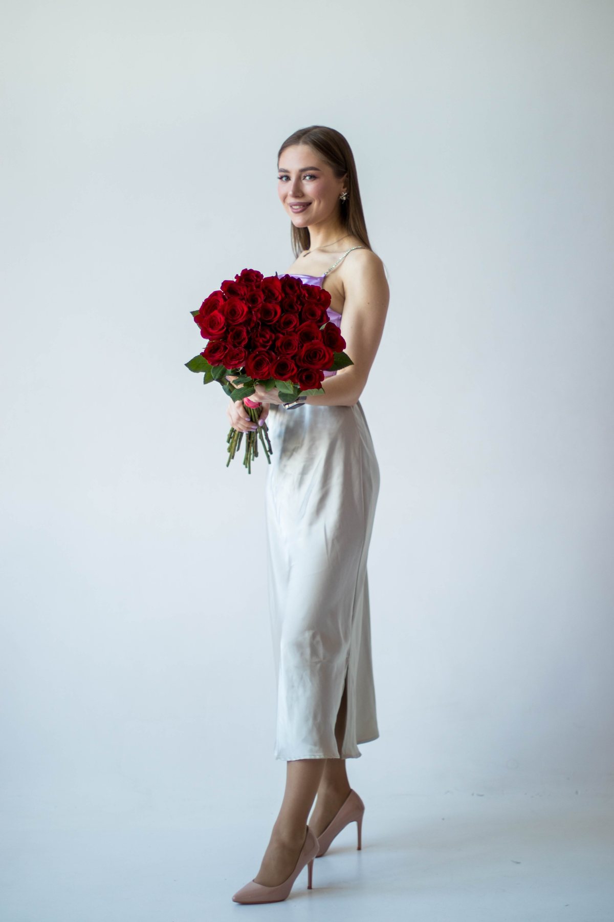 25 бордовых роз