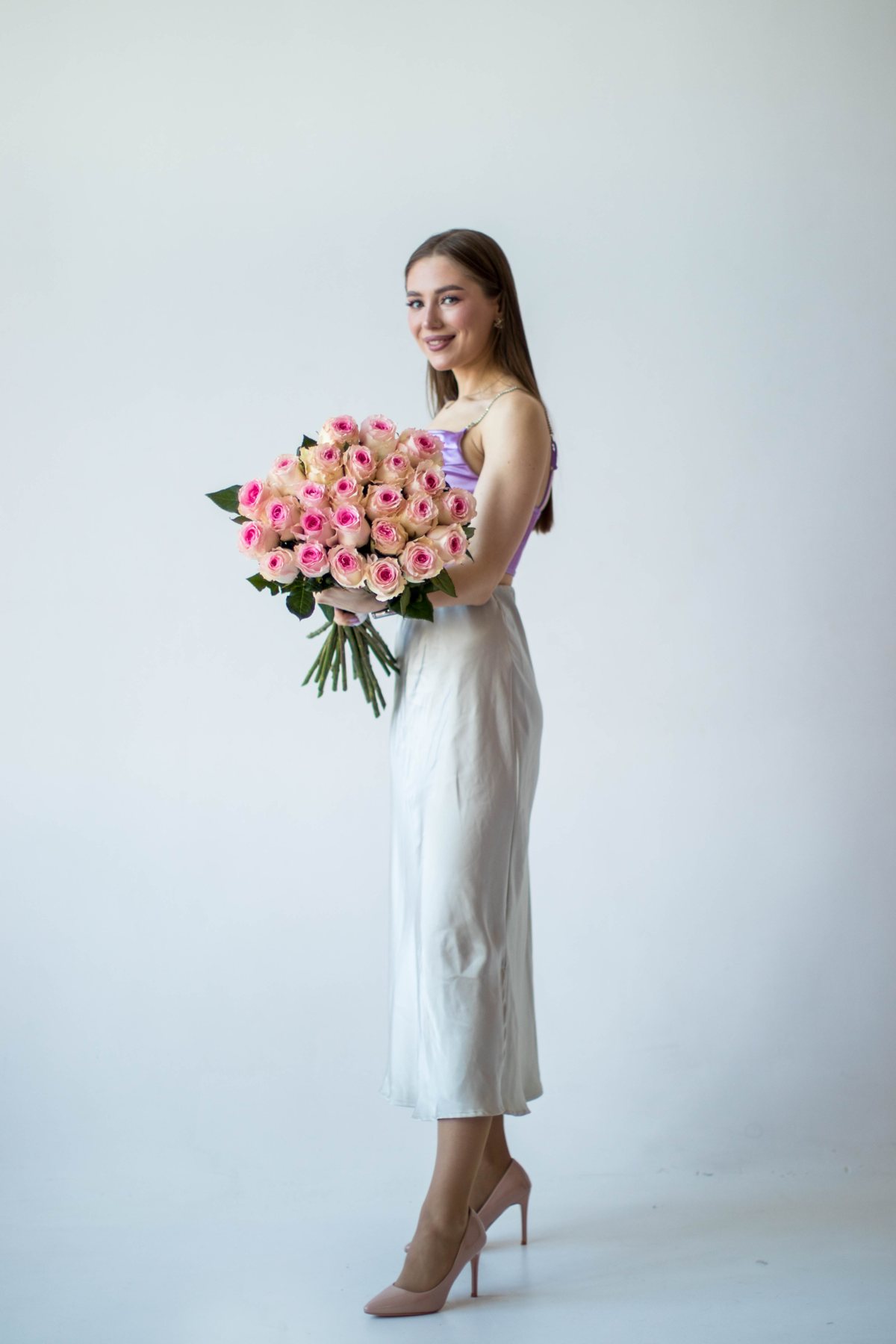 25 розовых роз
