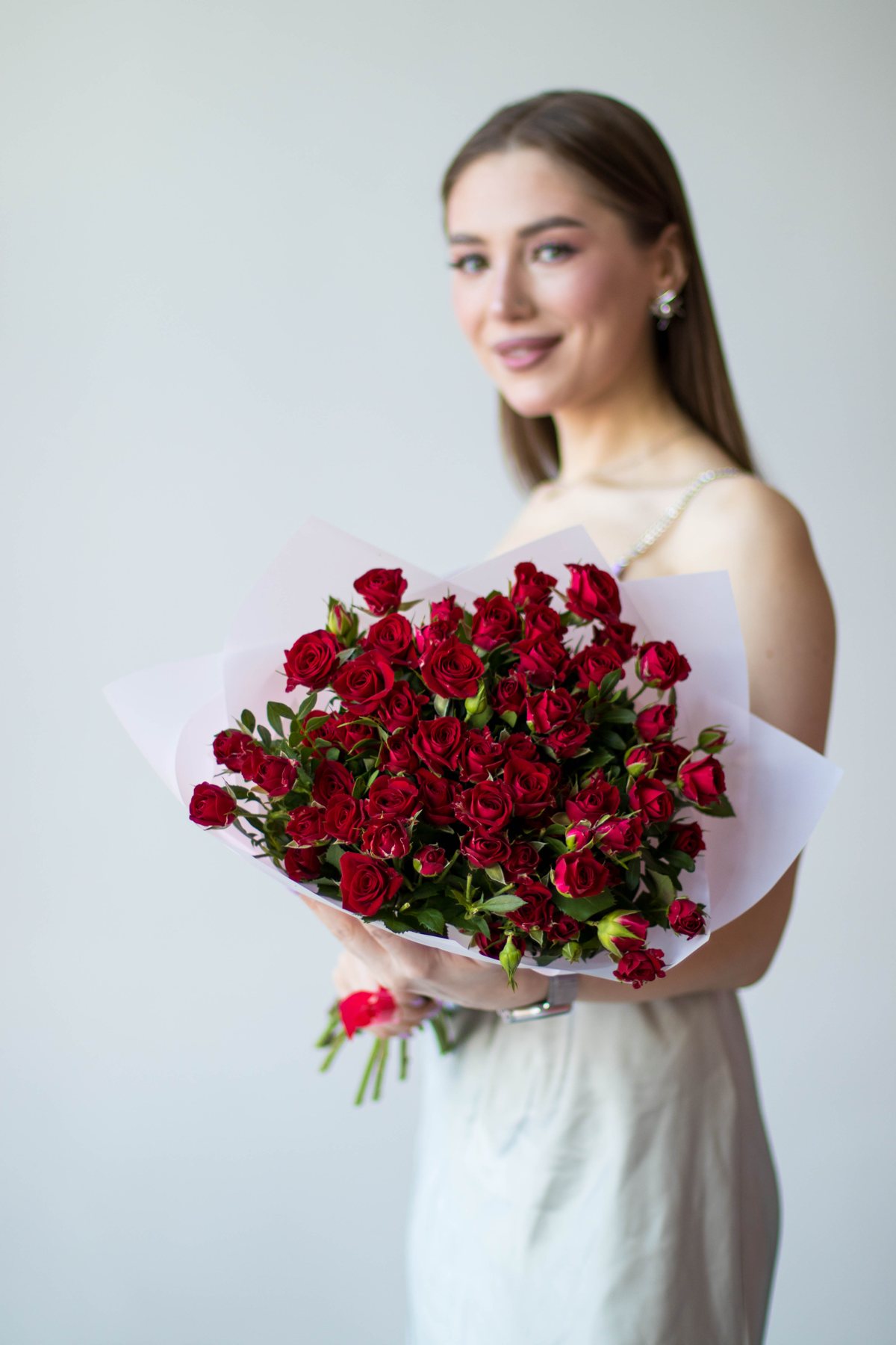 25 кустовых роз красных